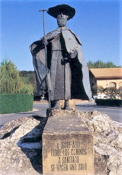 Pilgerdenkmal am Eingang in die navarresische StadtPuente la Reina / Gares