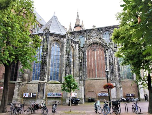 Blick auf die Oude Kerk (ALte Kirche) von Delft