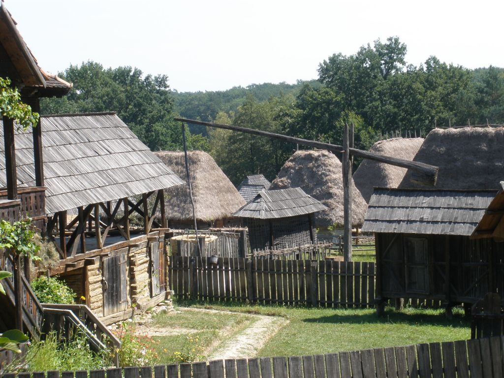 Traditionelle Haeuser im Astra-Museum in Sibiu, Rumaenien