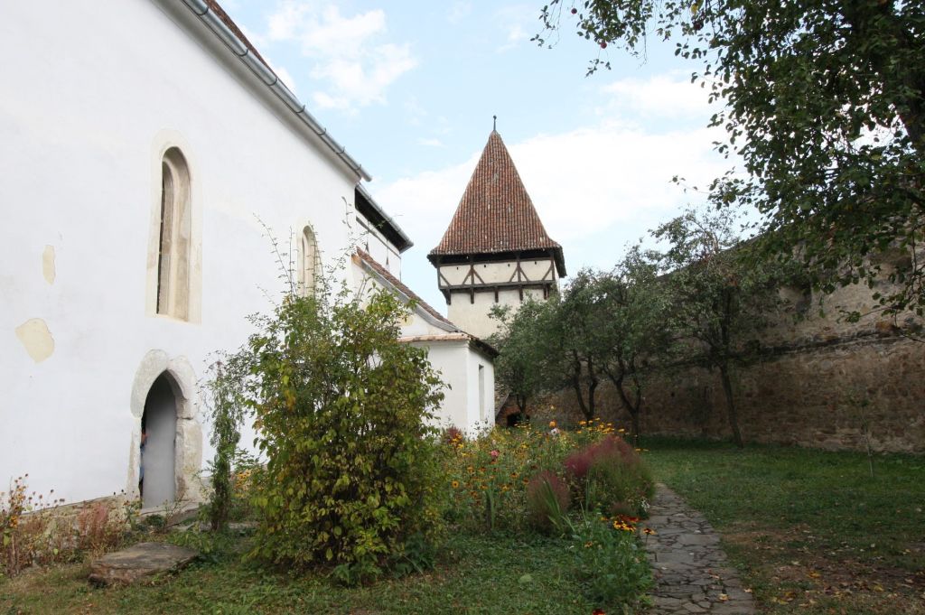 ummauerter Kirchhof der Kirchenburg in Kleinschenk / Cincsor, Siebenbuergen