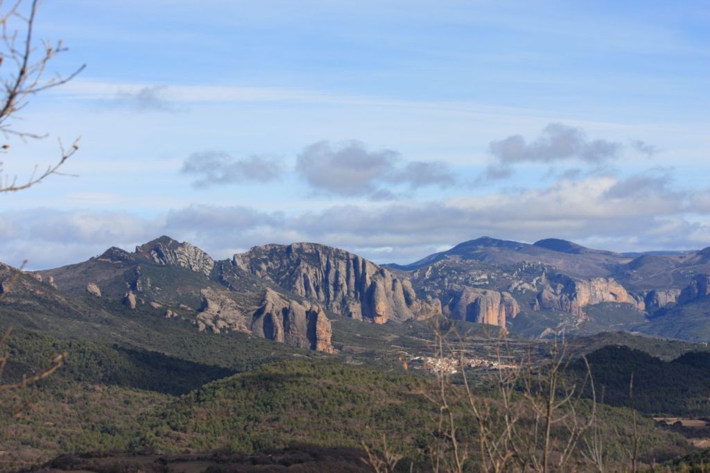 Fernsicht auf die Riglos Mallos, kegelfoermige Gesteinformationen, in der Provinz Huesca