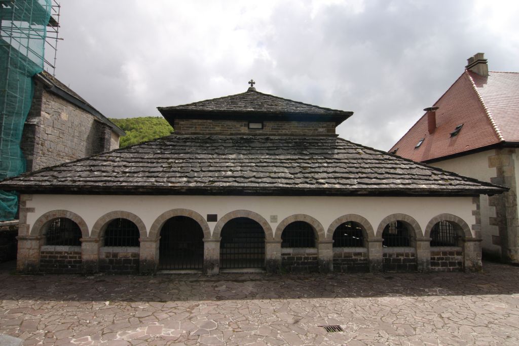 Silo de Carlomagno, romanische Grabkapelle