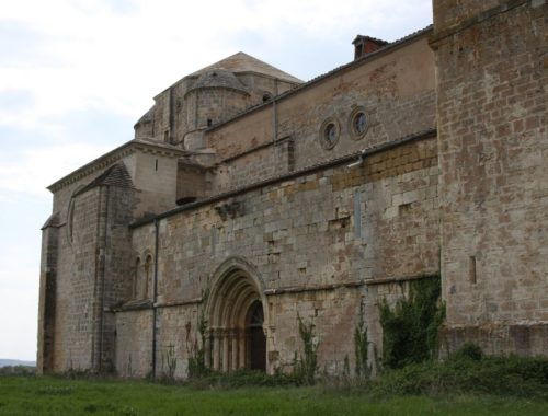 Klosterkirche von Irache mit dem Portal San Pedro