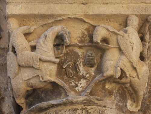 Kapitell mit dem Kampf zwischen Roland und dem Riesen Ferragut am Palacio de los Reyes in Estella, Navarra