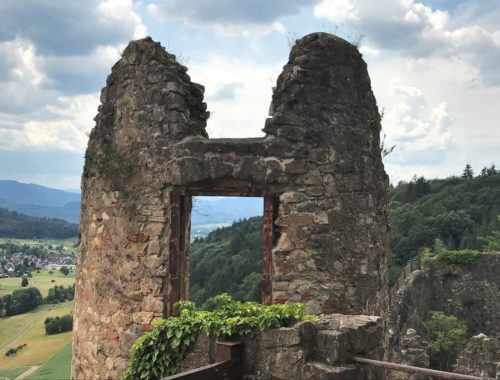 Blick in den Schwarzwald von der Festungsruine Hochburg bei Emmendingen