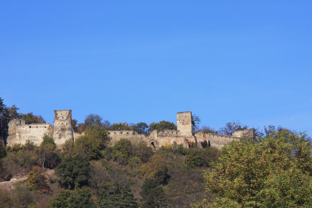 Ruinen der Bauernburg von Keisd / Saschiz, Rumaenien