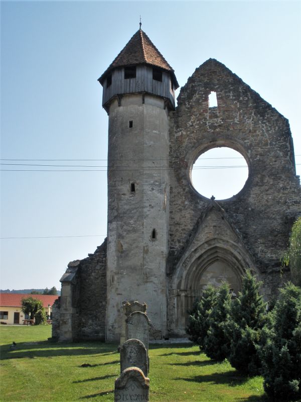 Kerzer Loch - Ruine der Westfassade des Zisterzienser Kloster in Kerz