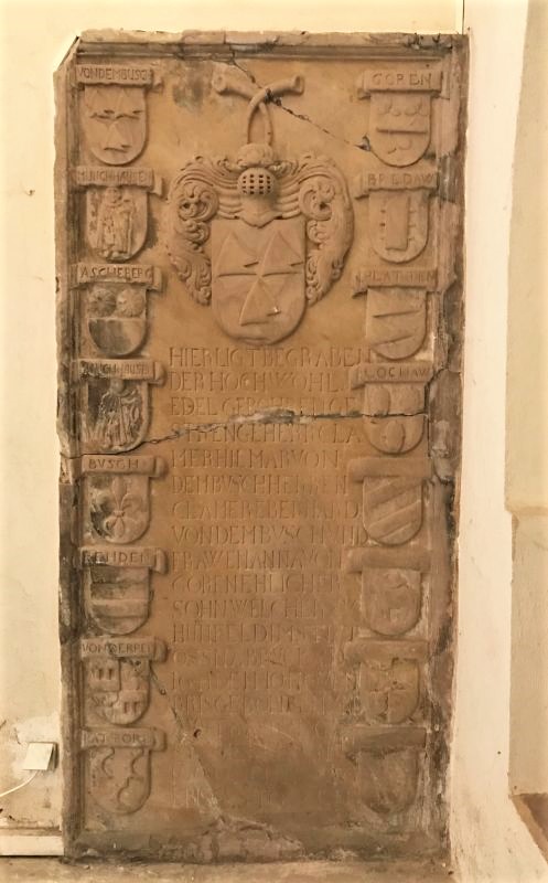 mittelalterliche Grabplatte in der Thomaskirche in Strasbourg, Elsass