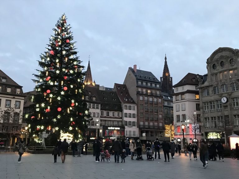Strassburg Place Kleber mit Weihnachtsbaum
