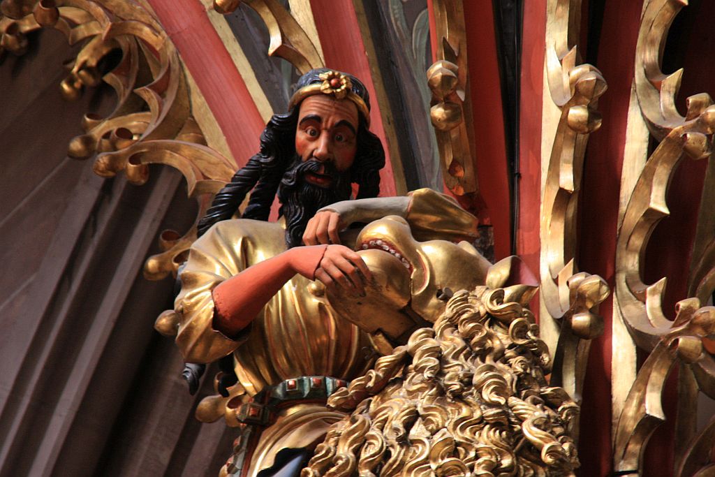 Simson reisst dem Loewen das Maul auf; Holzfigur an der Orgel im Strassburger Muenster