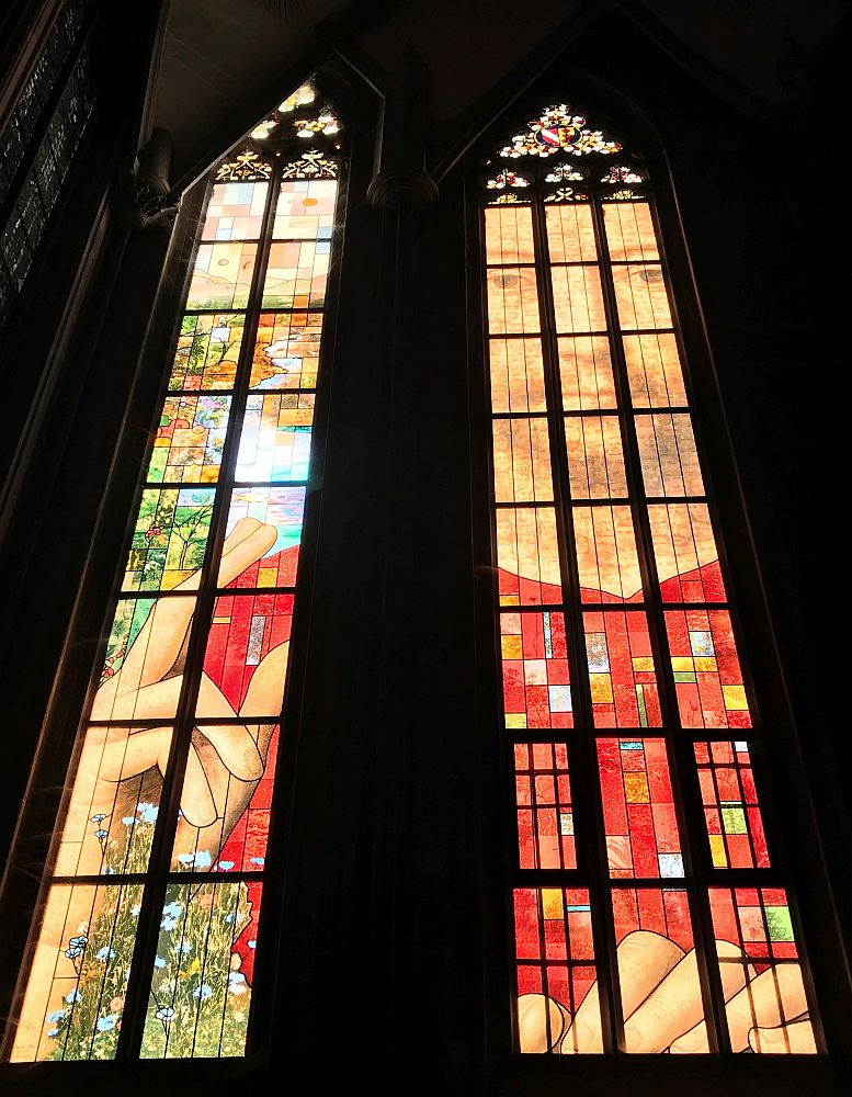 Glasfenster "100 Gesichter" der Katharinenkapelle in der Cathedrale de Strasbourg